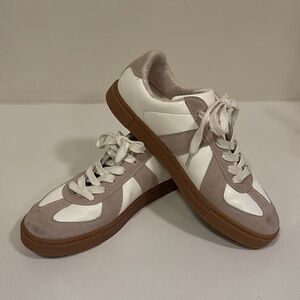 Women’s Bailey lace up sneakers